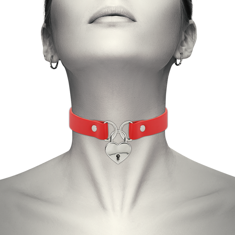COQUETTE - CHIC DESIRE COLLANA IN PELLE VEGANA ROSSA CON ACCESSORIO CUORE CON CHIAVE COQUETTE - CHIC DESIRE COLLANA IN PELLE VEGANA ROSSA CON ACCESSORIO CUORE CON CHIAVE